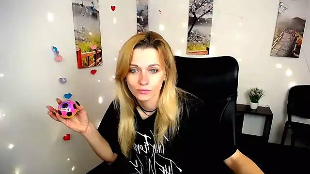 PeppyMia online show from November 4, 2025, 7:34 am