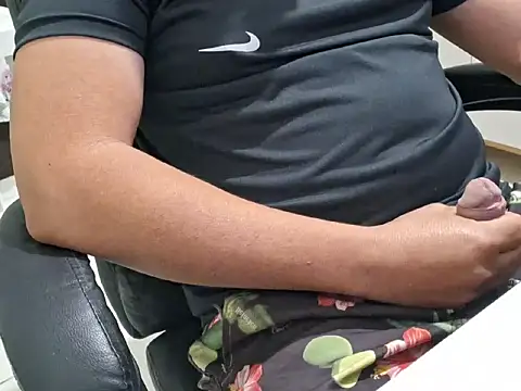 Carloskasado online show from April 10, 2026, 10:28 pm