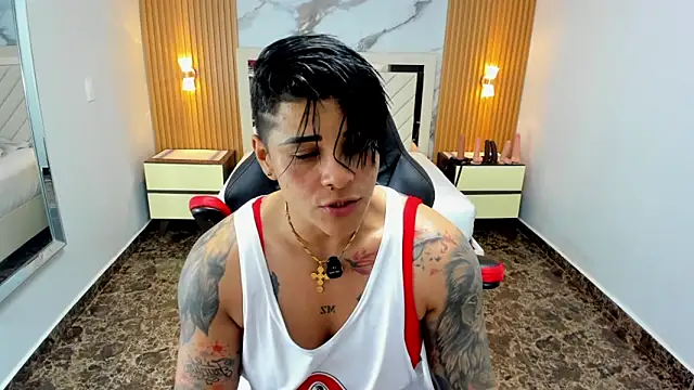 KAROLLJONES1 online show from May 13, 2026, 7:43 pm