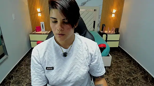 KAROLLJONES1 online show from February 25, 2026, 7:36 pm