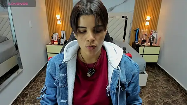 KAROLLJONES1 online show from November 21, 2025, 7:57 pm