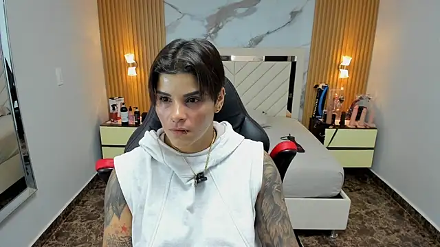 KAROLLJONES1 online show from November 28, 2025, 7:36 pm