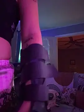 goddessmissmia online show from October 21, 2025, 7:24 pm