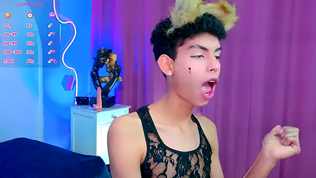 Room 69x online show from October 4, 2025, 5:14 pm