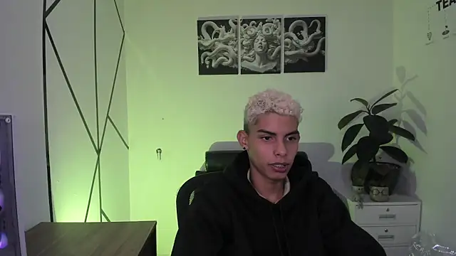 Room 69x online show from December 18, 2025, 2:38 am