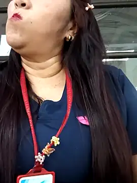 linda luna29 online show from December 17, 2025, 8:58 pm