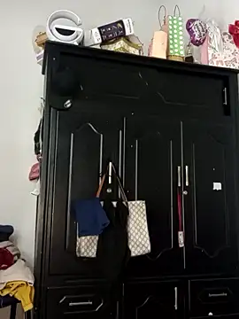 linda luna29 online show from January 17, 2026, 2:37 am