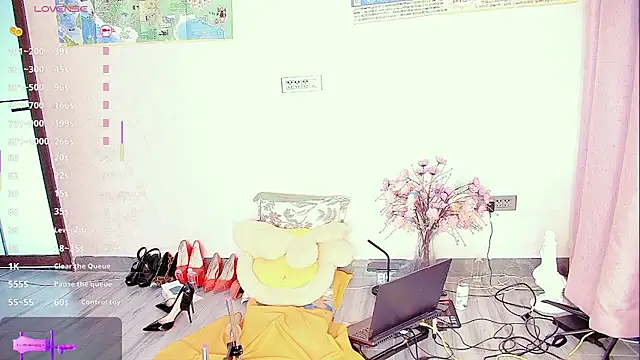 Snapshot of Solsken_ chatting on October 6, 2025, 1:07 am Solsken online show from October 6, 2025, 1:07 am