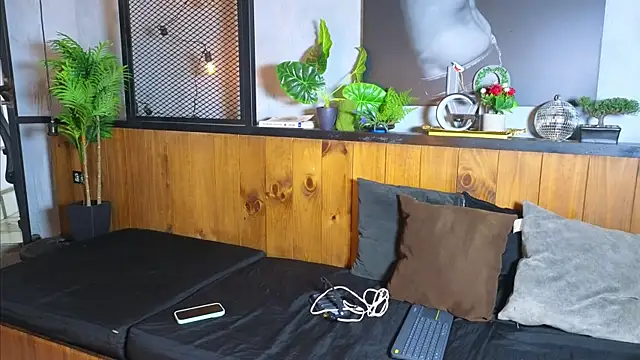 AlanCutee online show from May 15, 2026, 12:03 pm
