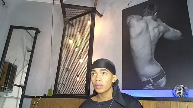 AlanCutee online show from February 25, 2026, 1:11 pm