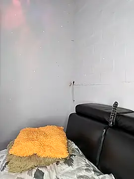 Nahomy cm online show from November 13, 2025, 7:18 pm