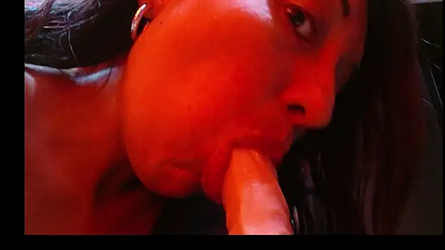 Snapshot of LITACAM chatting on November 21, 2025, 4:28 pm LITACAM online show from November 21, 2025, 4:28 pm