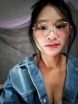 saronla 03 online show from December 3, 2025, 6:29 pm