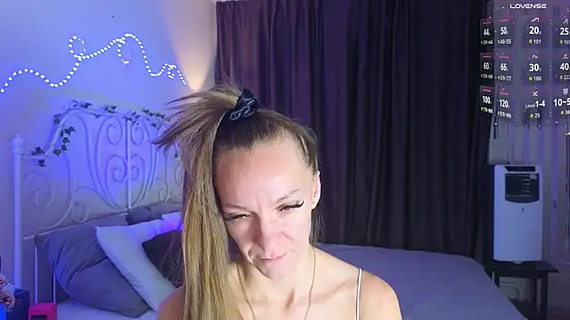 Jesica mooon online show from December 19, 2025, 1:42 am