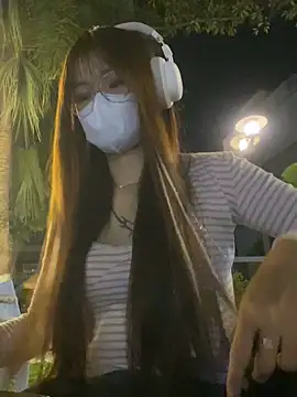   BabyShowPublic   online show from April 9, 2026, 3:18 pm