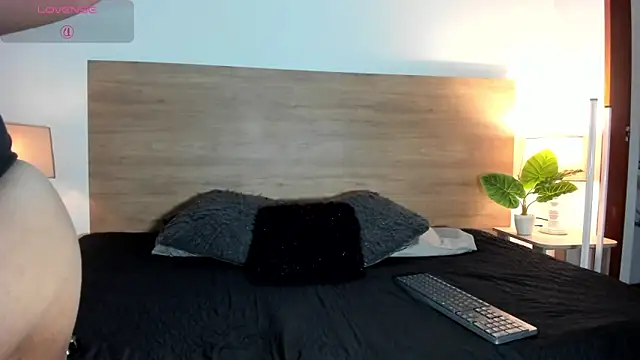 BellaNixs online show from February 19, 2026, 10:34 am