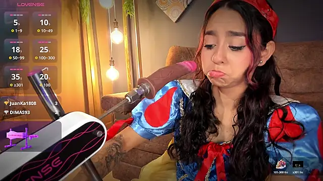 RACHELRUIZ online show from October 31, 2025, 3:19 pm