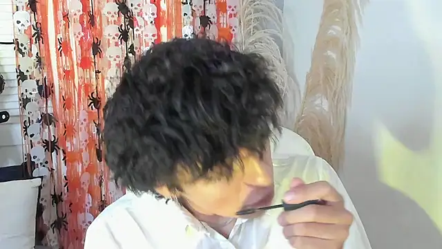 Snapshot of miilo_wolf chatting on October 15, 2025, 12:13 pm miilo wolf online show from October 15, 2025, 12:13 pm