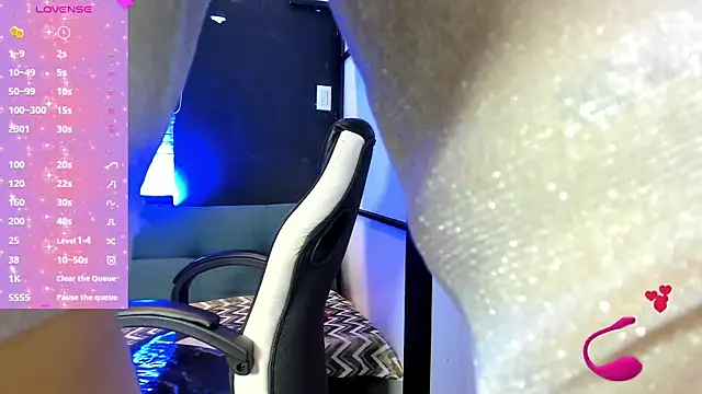 SamaraAnders  online show from November 12, 2025, 4:49 am