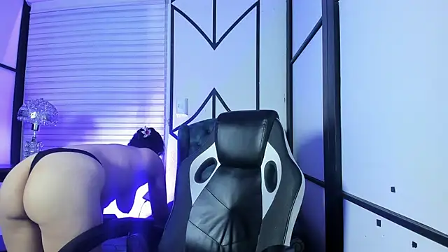 SamaraAnders  online show from November 13, 2025, 4:38 am