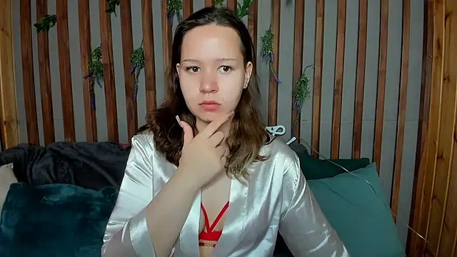 Laura Ellinss online show from September 13, 2025, 1:38 am