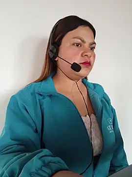 Snapshot of LUCIANA__99 chatting on October 2, 2025, 12:08 pm LUCIANA 99 online show from October 2, 2025, 12:08 pm