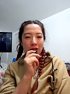 lunnaa  online show from March 21, 2026, 5:19 am