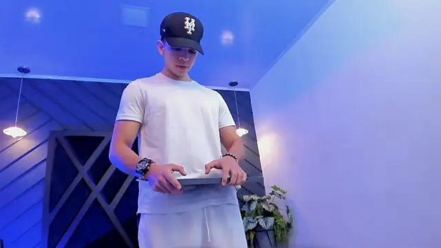 Eryonbradley online show from September 26, 2025, 11:17 am