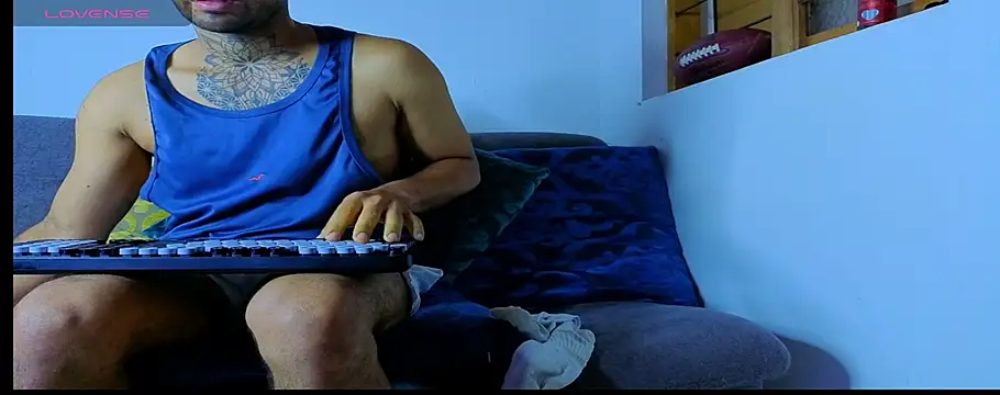tomas smith1 online show from May 19, 2026, 10:11 am
