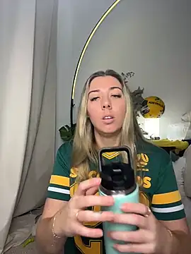 louiseberkeley online show from June 17, 2026, 2:44 am