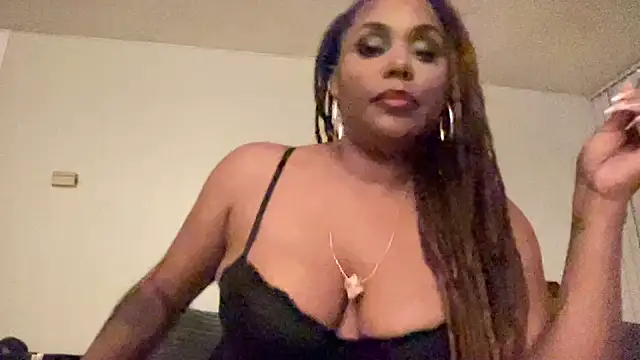 GigiMcFee online show from July 30, 2026, 6:23 am