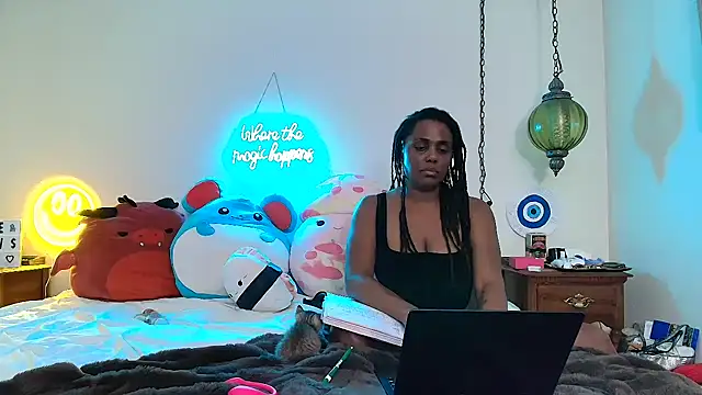 GigiMcFee online show from September 12, 2025, 4:34 am