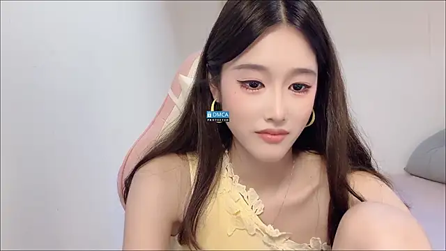 Snapshot of R_R6 chatting on September 14, 2025, 7:36 pm R R6 online show from September 14, 2025, 7:36 pm