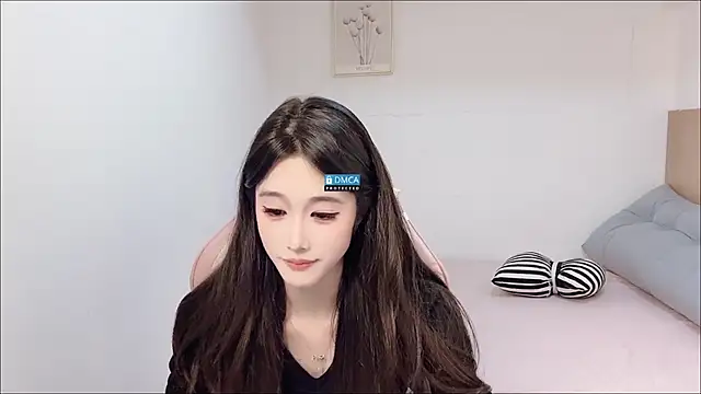 Snapshot of R_R6 chatting on November 3, 2025, 5:56 am R R6 online show from November 3, 2025, 5:56 am