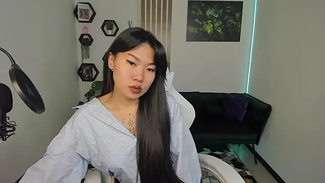 LunaPurrr online show from October 23, 2025, 1:04 am