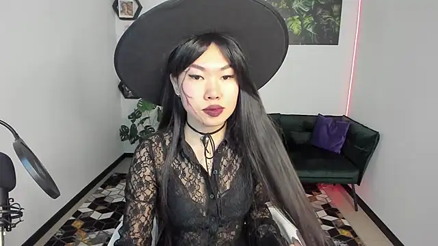 LunaPurrr online show from October 28, 2025, 1:06 am