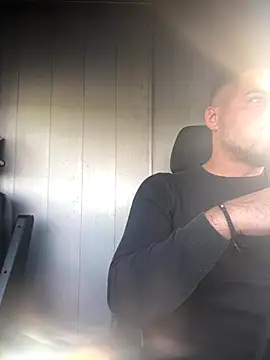 imooLoov online show from October 21, 2025, 7:52 am