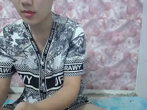 Snapshot of Linda-24 chatting on October 19, 2025, 12:52 pm Linda-24 online show from October 19, 2025, 12:52 pm