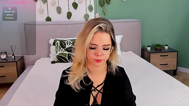 PrincessSlay online show from October 3, 2025, 5:42 am