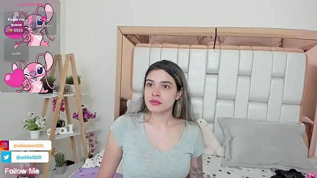 MiaVillalobos online show from September 10, 2025, 11:53 am