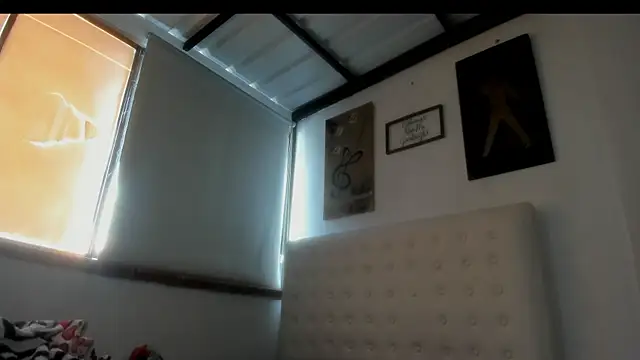 Snapshot of Roxannelorence_ chatting on October 14, 2025, 1:45 pm Roxannelorence online show from October 14, 2025, 1:45 pm