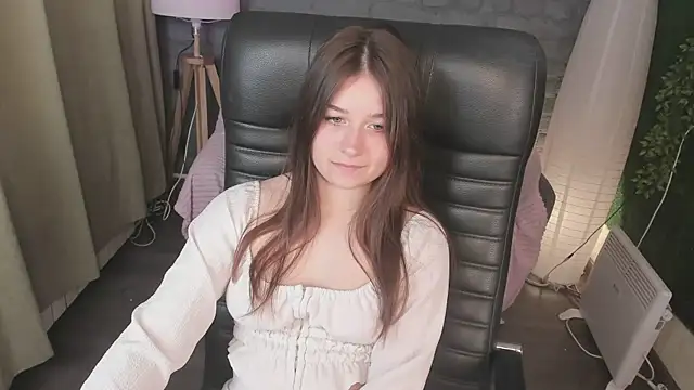 Snapshot of Enny_Kris chatting on September 21, 2025, 10:09 am Enny Kris online show from September 21, 2025, 10:09 am