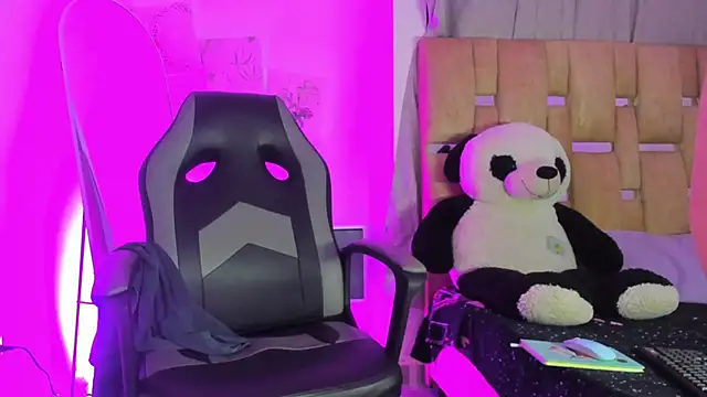 JulianaCarter online show from November 5, 2025, 8:01 pm