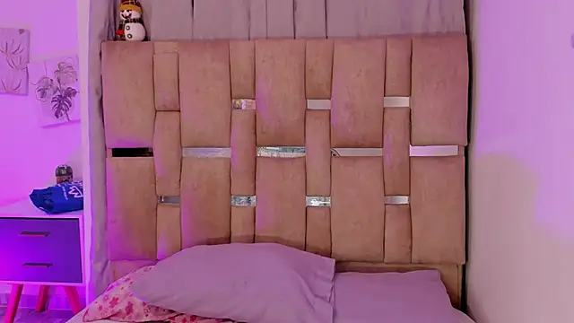 JulianaCarter online show from December 14, 2025, 8:14 pm