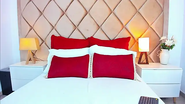 AngelinaDuvall online show from December 16, 2025, 9:13 am