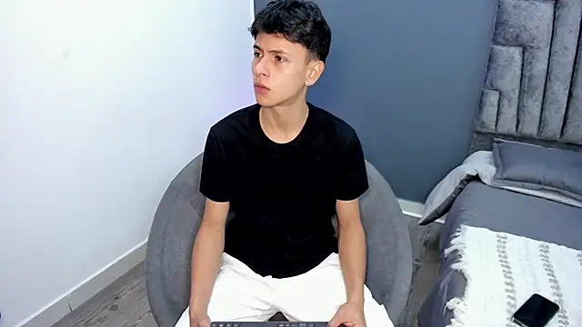 stephane rouss online show from December 1, 2025, 8:10 pm