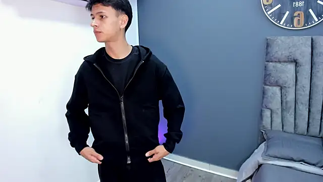 stephane rouss online show from November 30, 2025, 8:42 pm