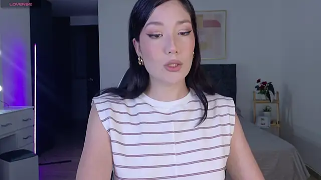 Eliih 01 online show from November 22, 2025, 3:49 am