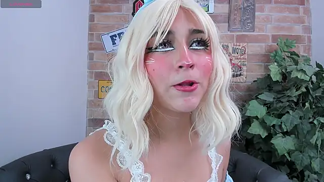 Snapshot of miss___chloe chatting on October 18, 2025, 5:59 pm miss chloe online show from October 18, 2025, 5:59 pm
