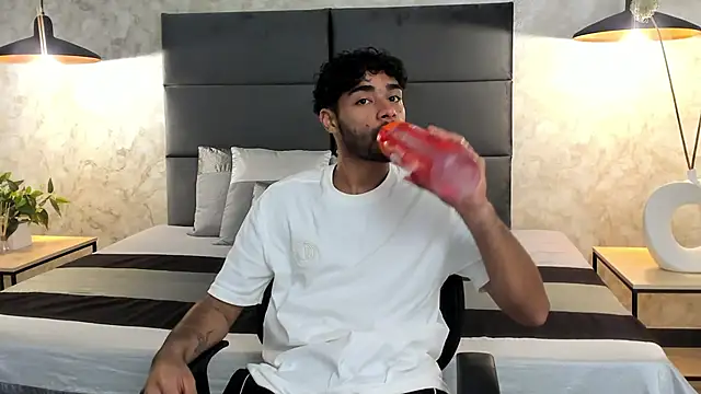 RaphaelDufort online show from November 22, 2025, 11:36 pm